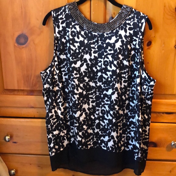 Daniel Rainn Tops - daniel rainn PXL dressy sleeveless top with beaded neckline